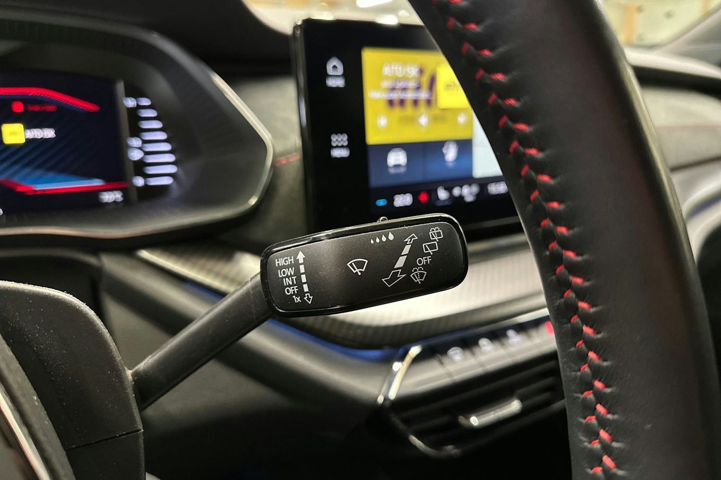 sininen Skoda Octavia 2023 kuva 22.