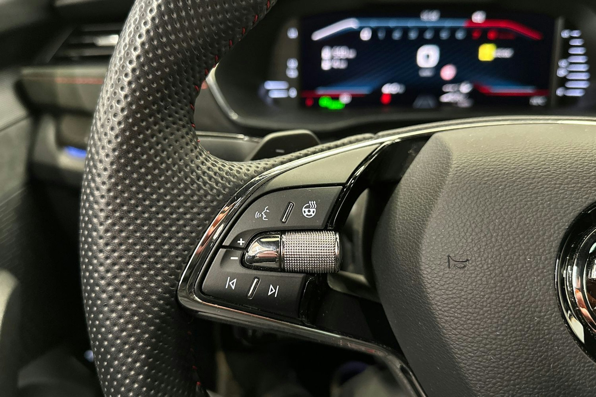 sininen Skoda Octavia 2023 kuva 23.