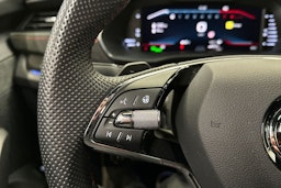 sininen Skoda Octavia 2023 kuva 23.