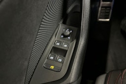 sininen Skoda Octavia 2023 kuva 26.