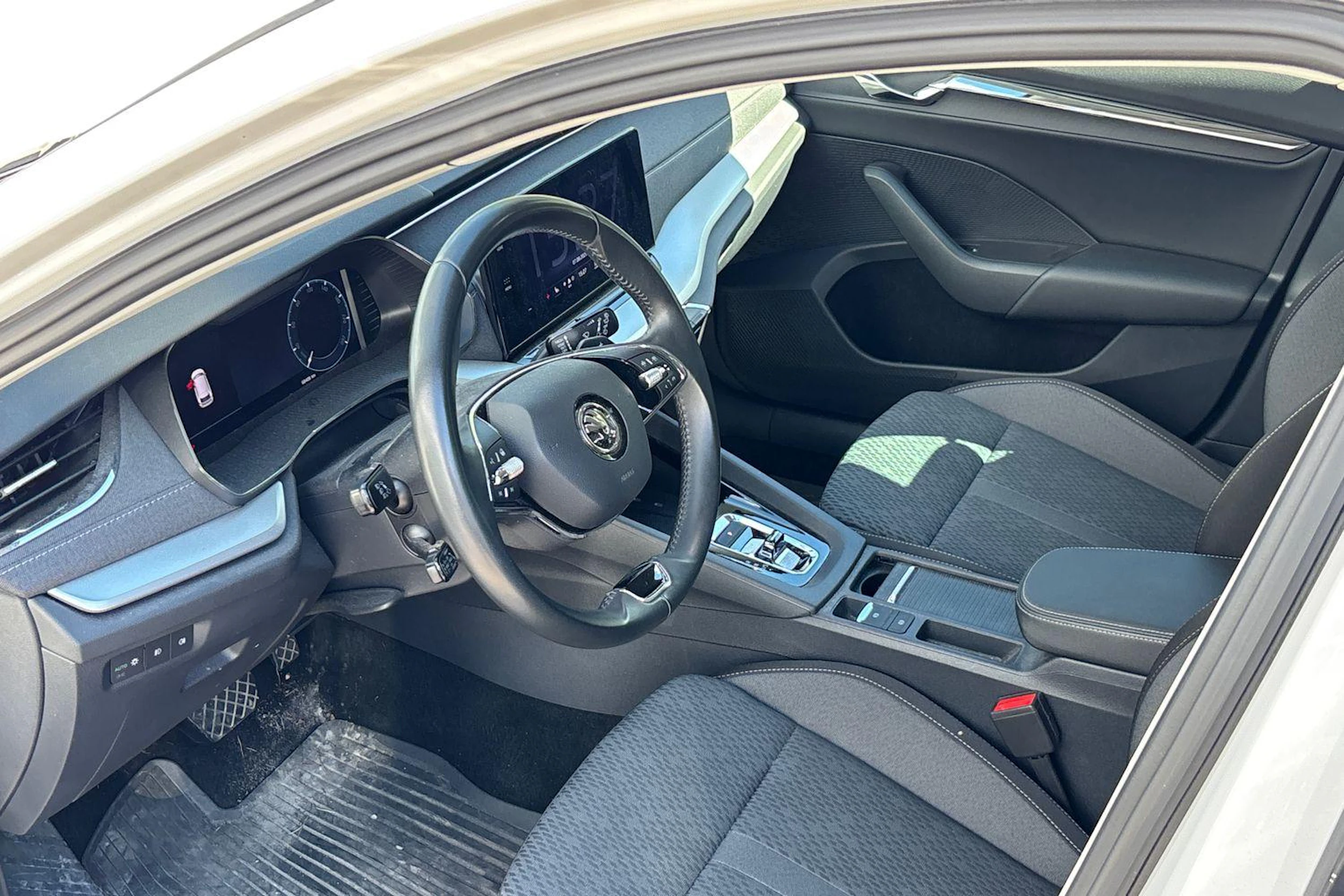 Valkoinen Skoda OCTAVIA 2022 kuva 3.