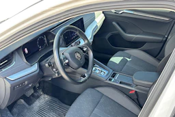 Valkoinen Skoda OCTAVIA 2022 kuva 3.