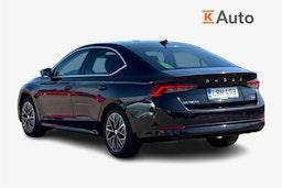 musta Skoda Octavia 2022 kuva 2.