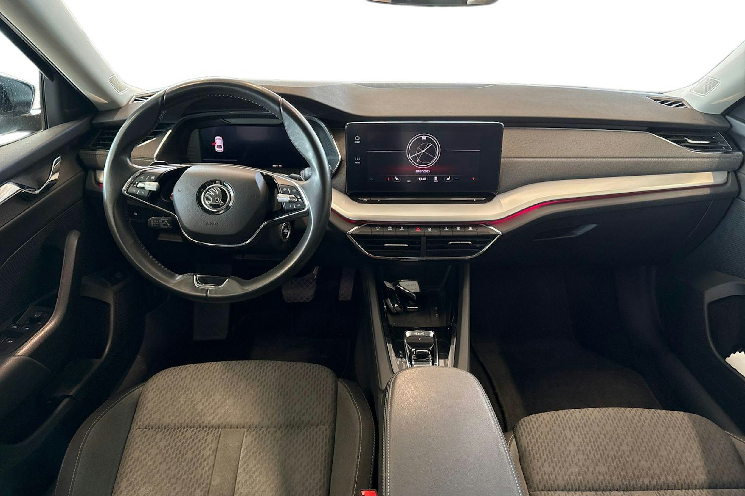 musta Skoda Octavia 2022 kuva 7.