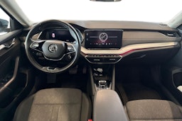 musta Skoda Octavia 2022 kuva 7.