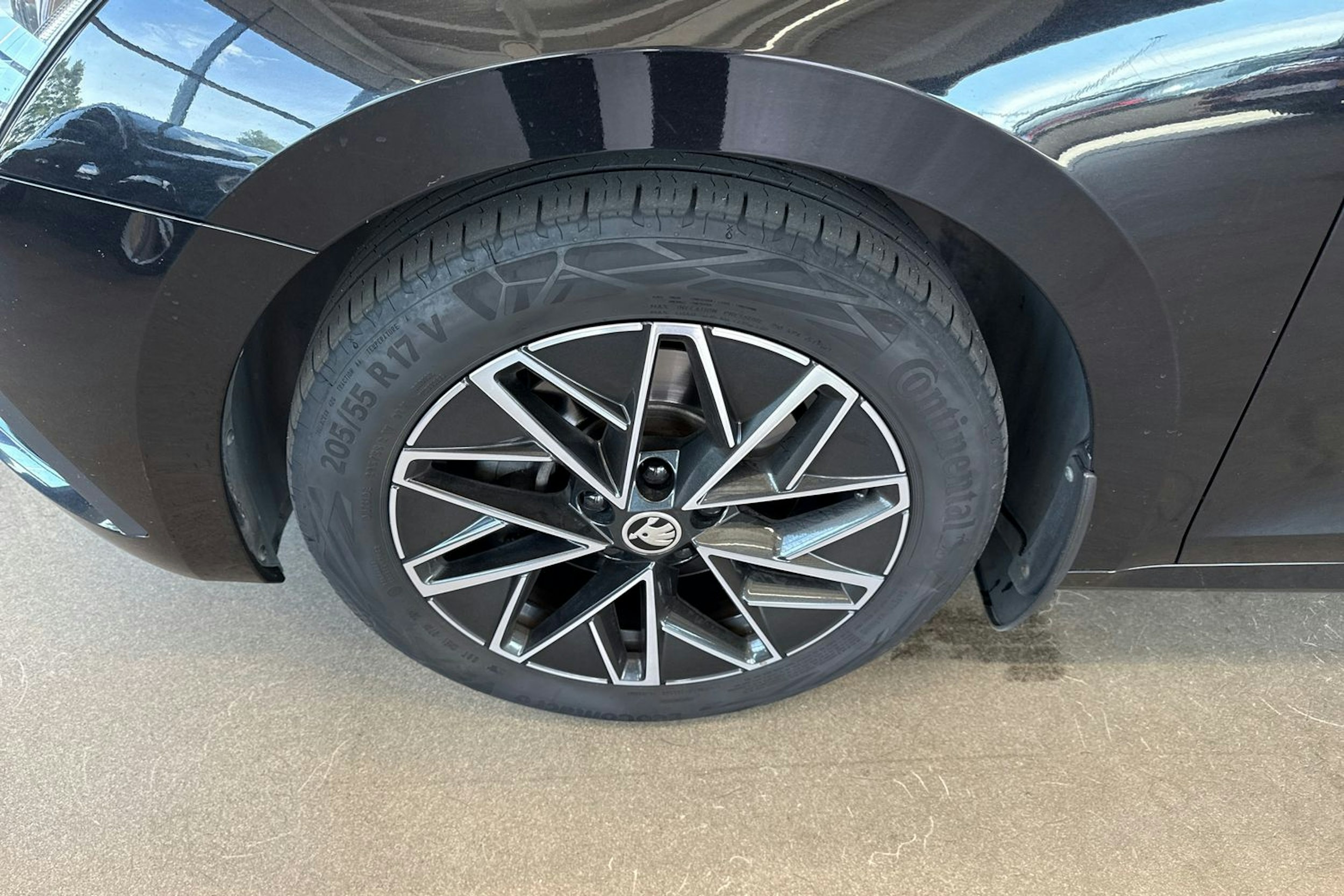 musta Skoda Octavia 2022 kuva 10.