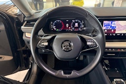 musta Skoda Octavia 2022 kuva 11.