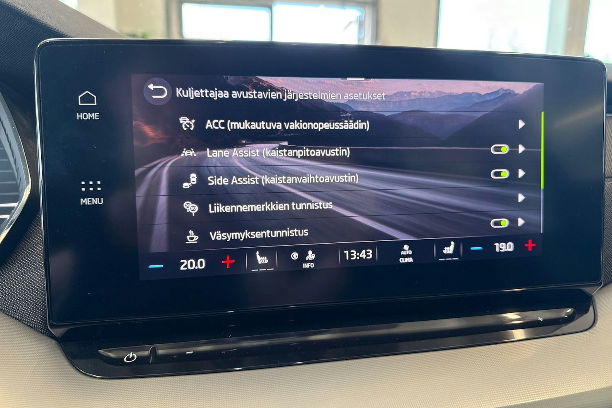 musta Skoda Octavia 2022 kuva 17.