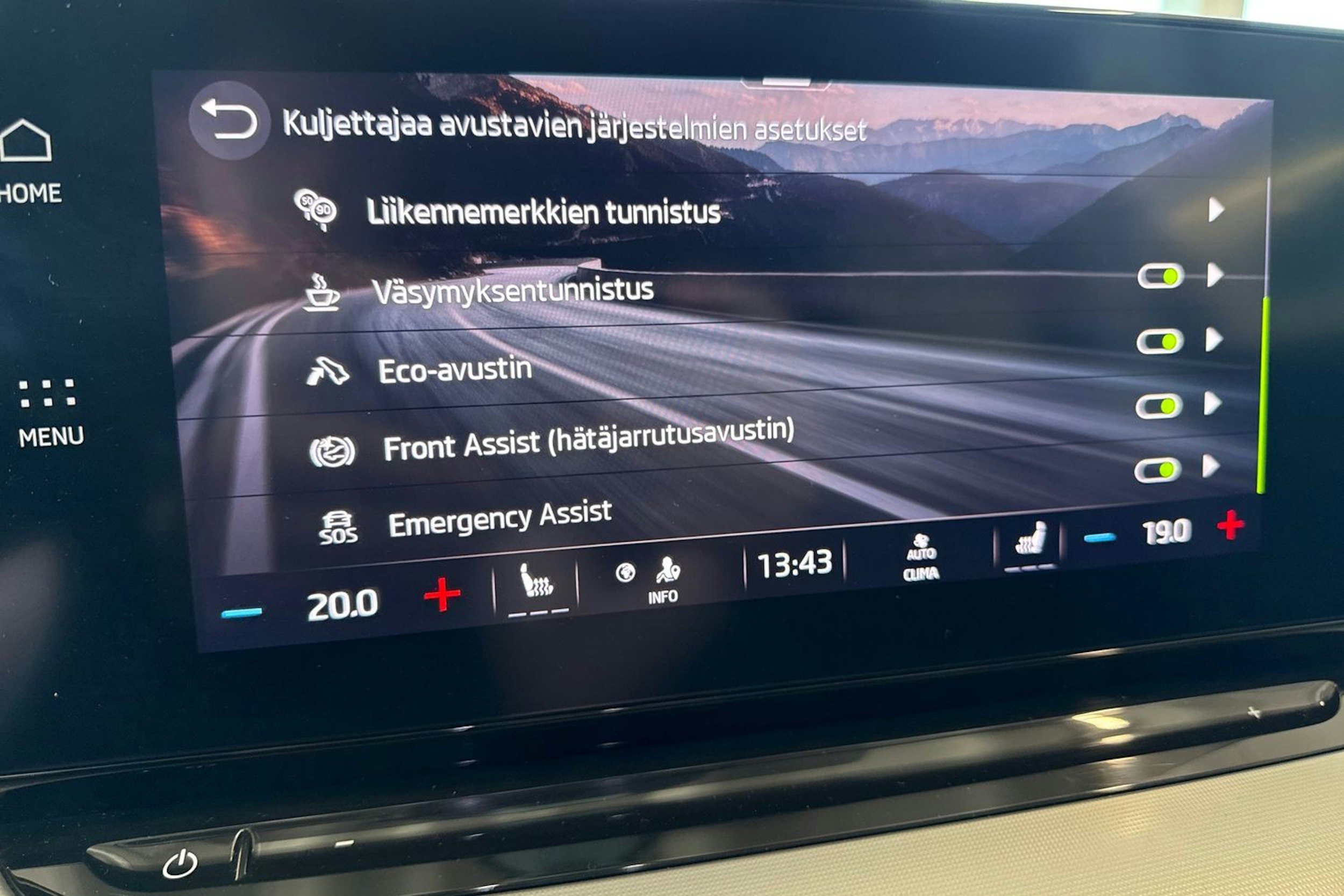 musta Skoda Octavia 2022 kuva 18.