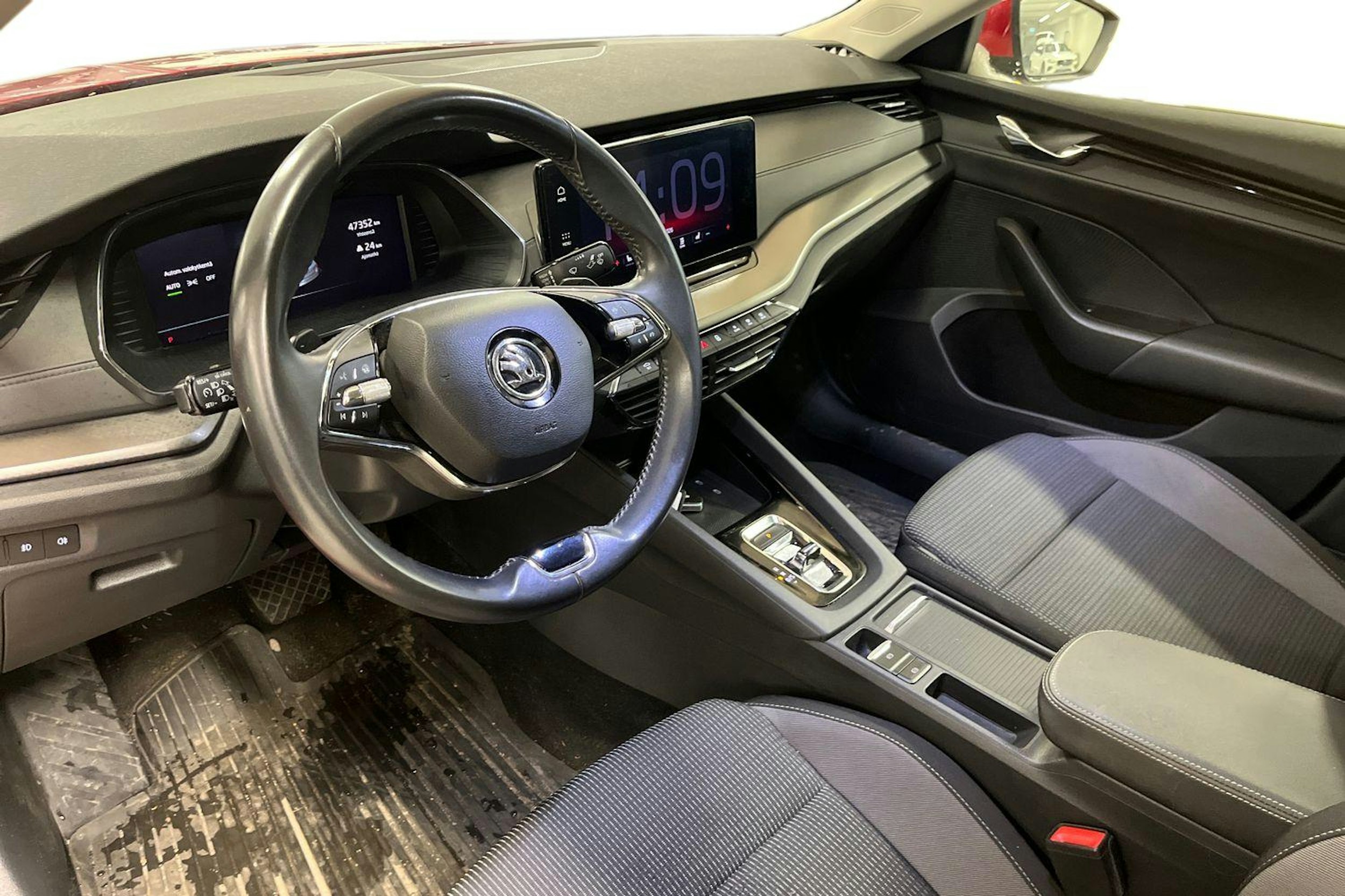 met. punainen Skoda Octavia 2022 kuva 3.