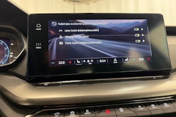 met. punainen Skoda Octavia 2022 kuva 20.