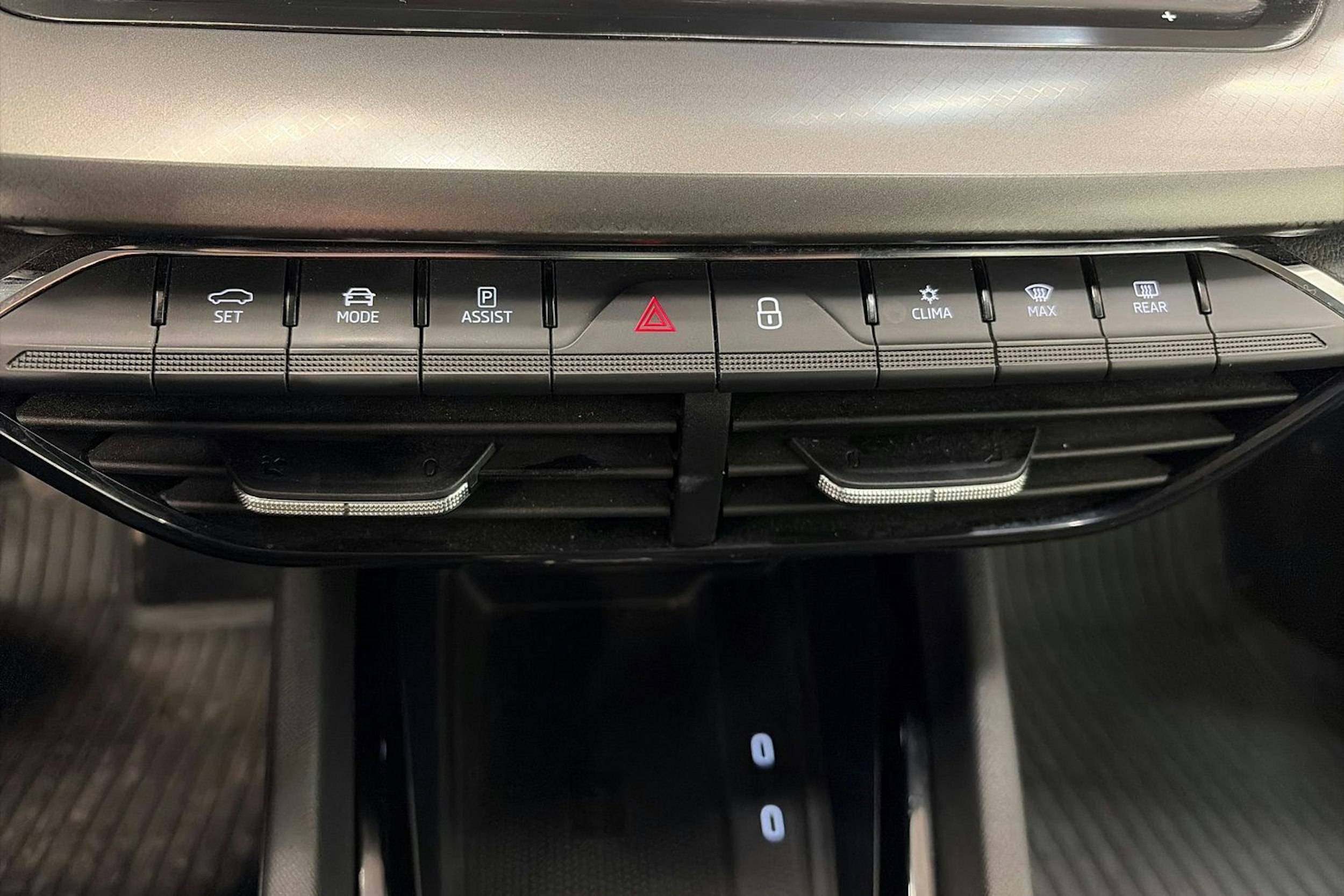 met. punainen Skoda Octavia 2022 kuva 21.