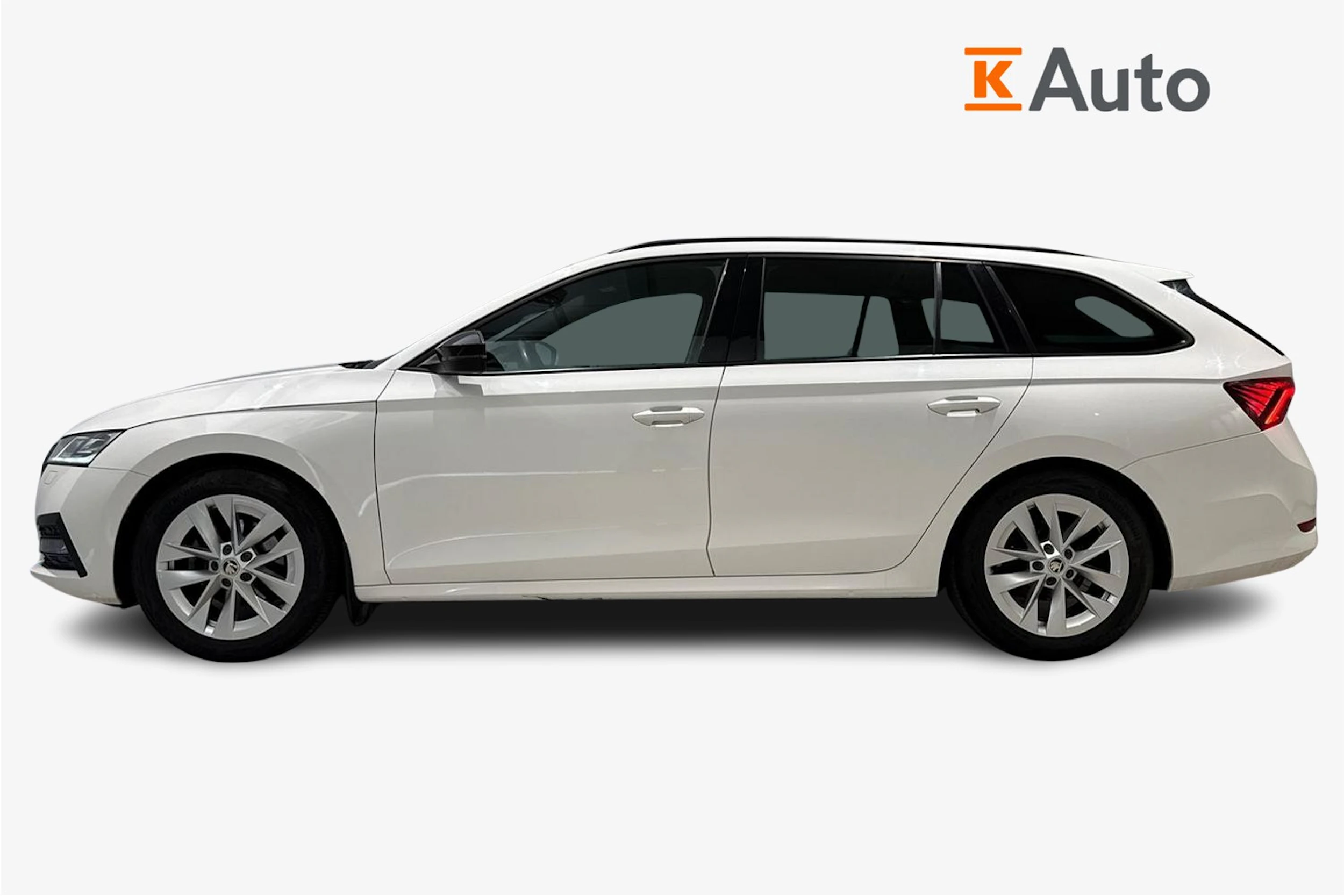 valkoinen Skoda Octavia 2022 kuva 7.