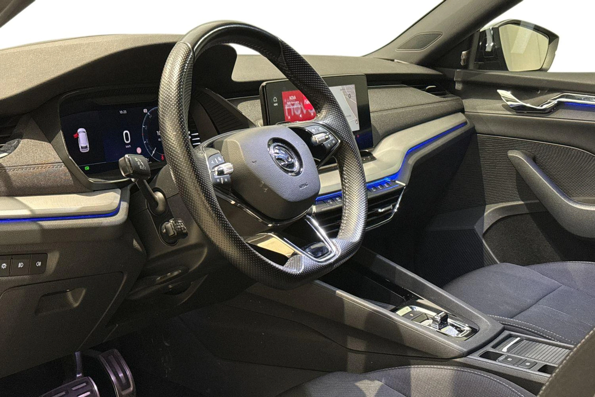valkoinen Skoda Octavia 2022 kuva 8.