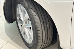 valkoinen Skoda Octavia 2022 kuva 13.