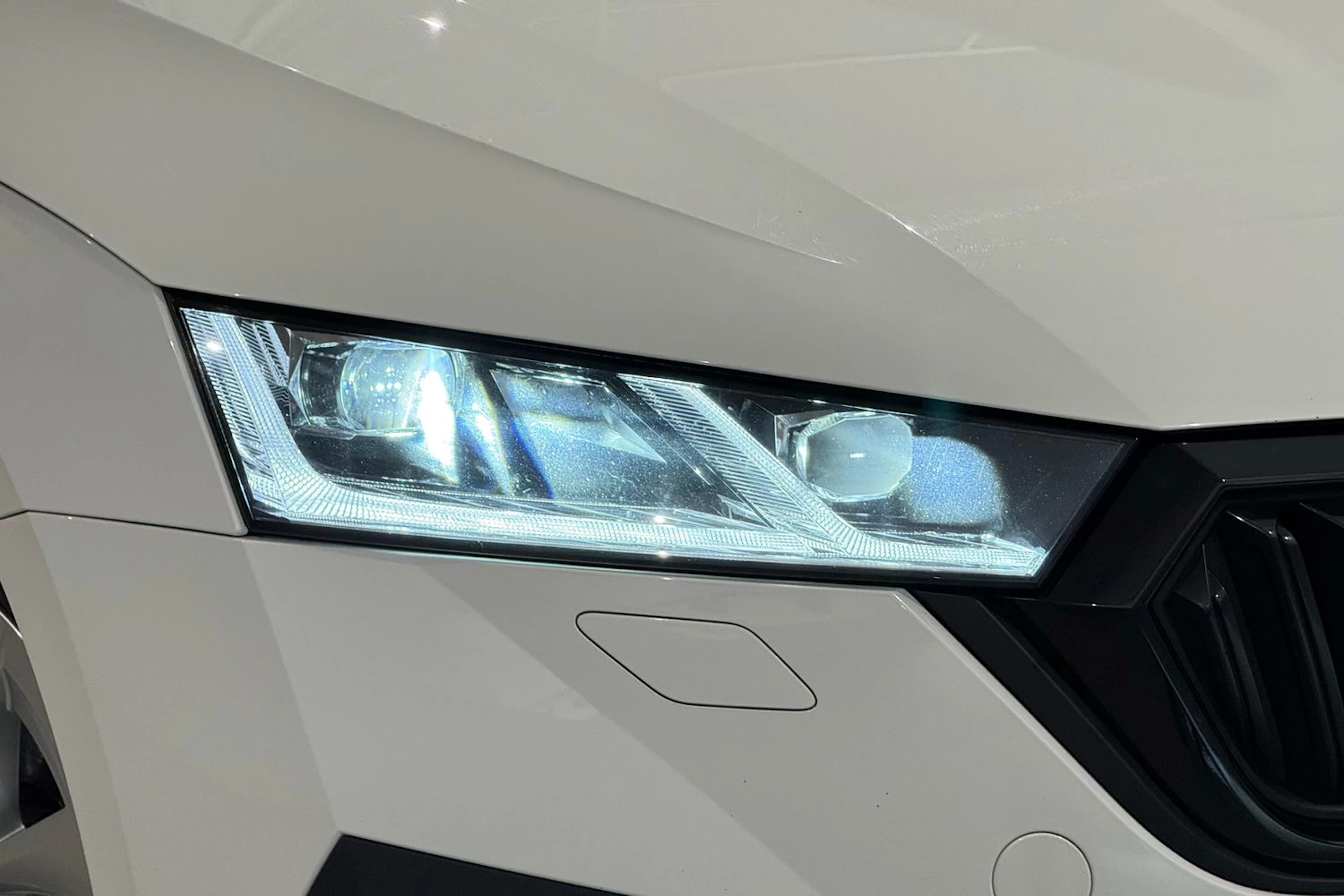 valkoinen Skoda Octavia 2022 kuva 16.