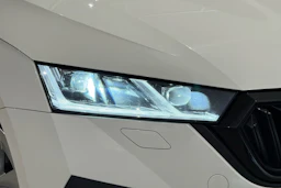 valkoinen Skoda Octavia 2022 kuva 16.