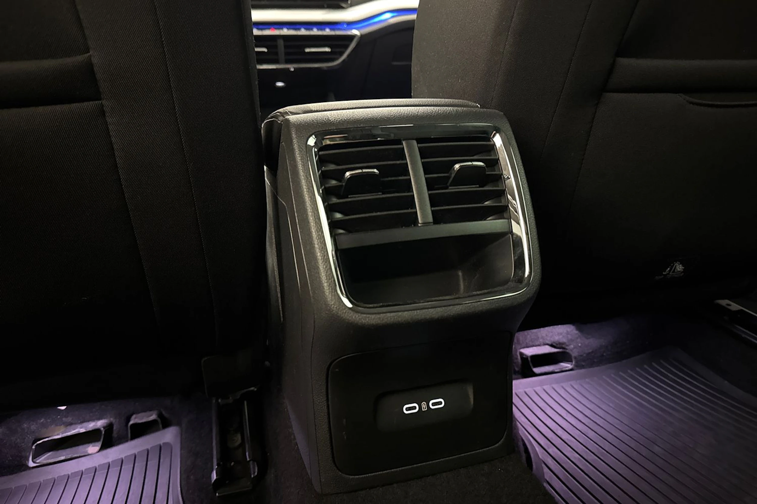 valkoinen Skoda Octavia 2022 kuva 23.
