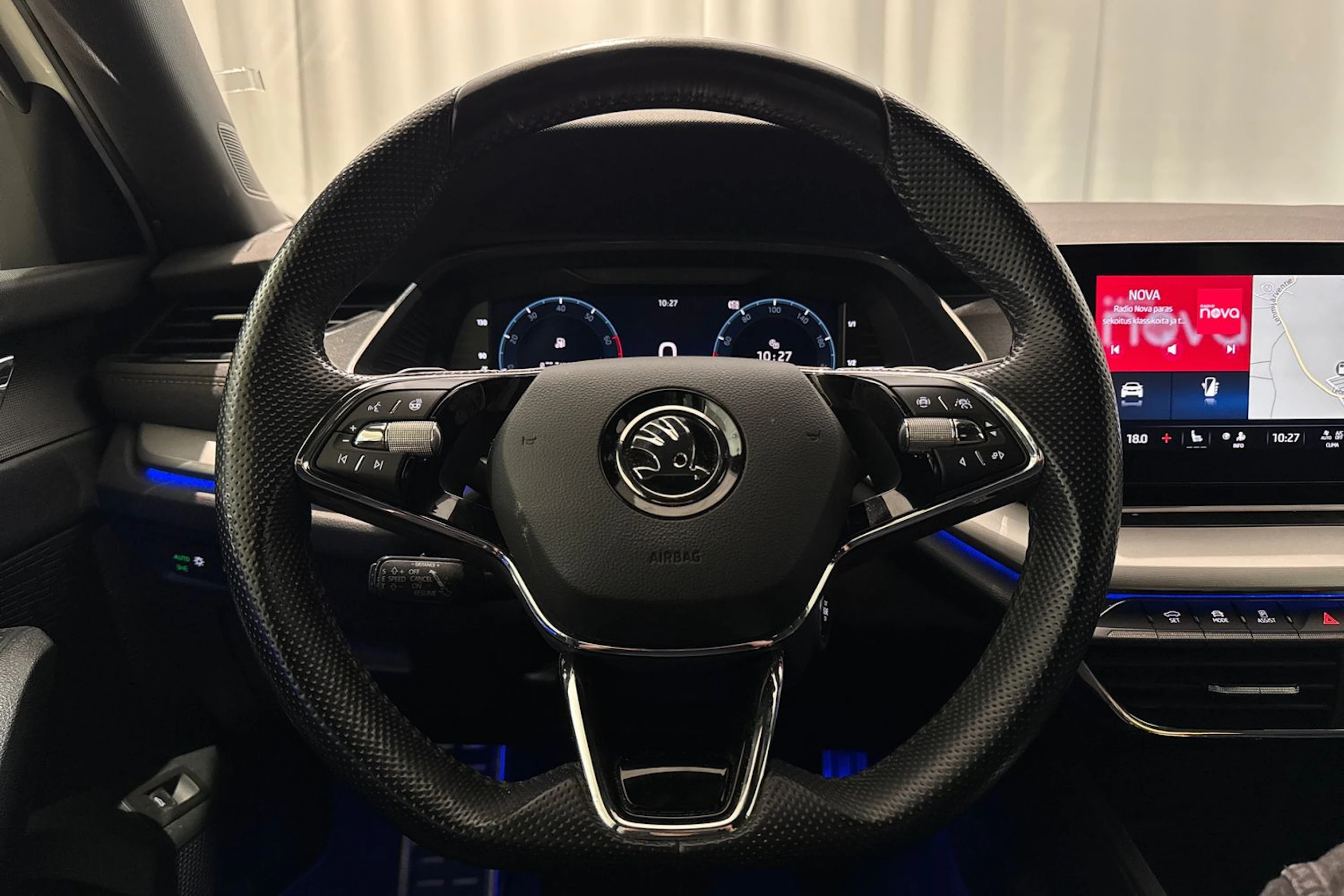 valkoinen Skoda Octavia 2022 kuva 24.