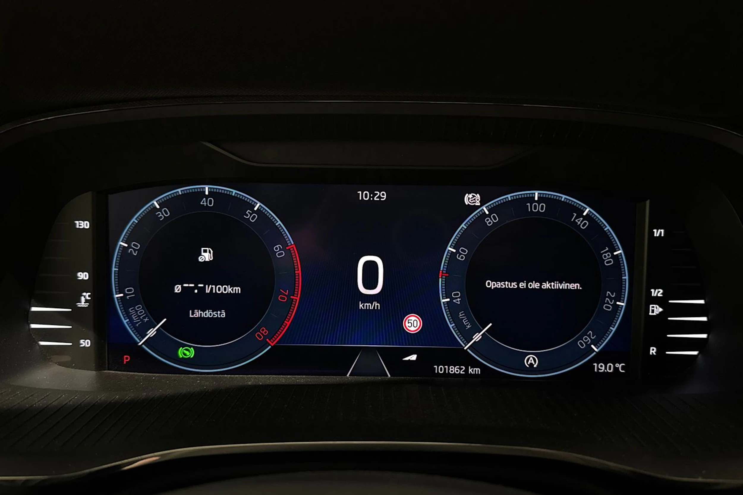 valkoinen Skoda Octavia 2022 kuva 26.