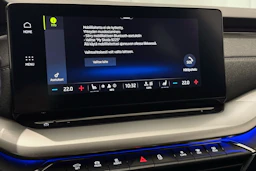 valkoinen Skoda Octavia 2022 kuva 32.