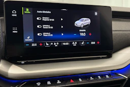 valkoinen Skoda Octavia 2022 kuva 37.