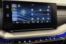 valkoinen Skoda Octavia 2022 kuva 38.