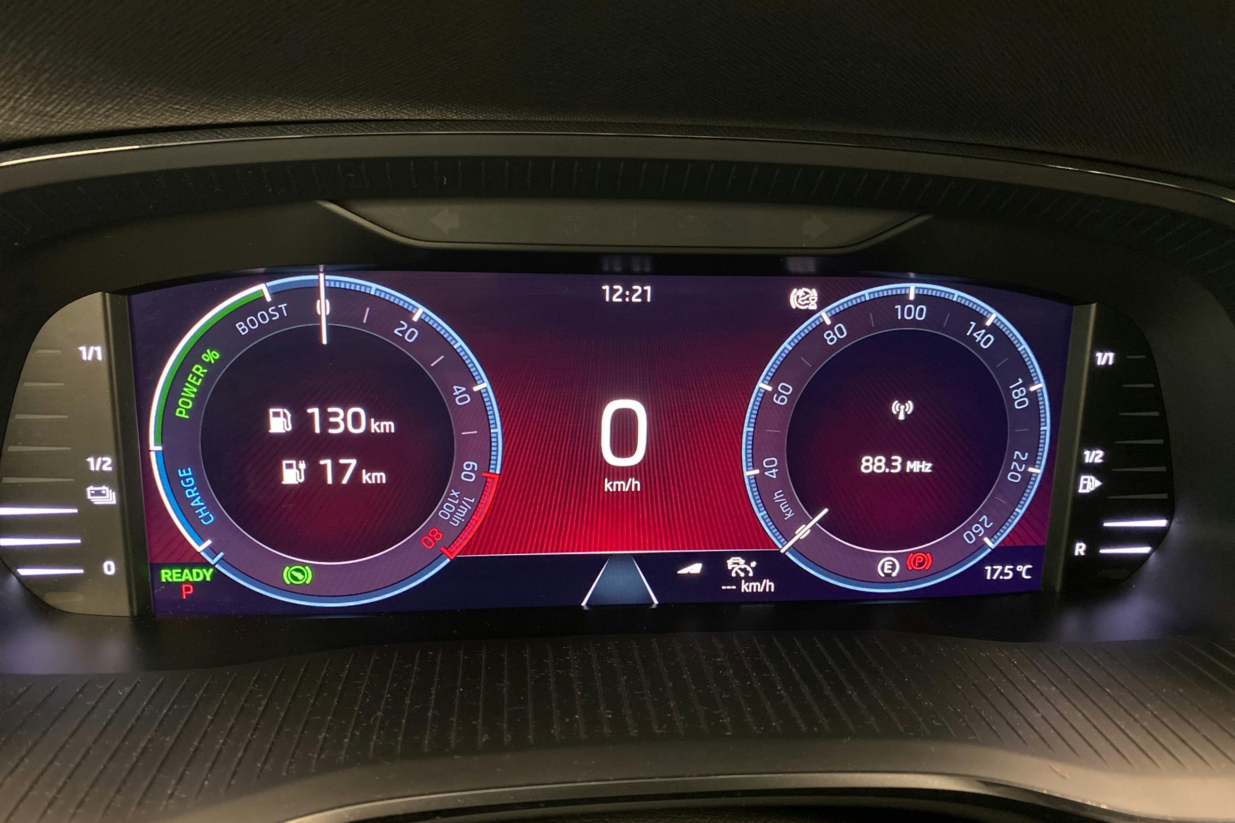 sininen Skoda Octavia 2022 kuva 16.