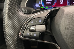 sininen Skoda Octavia 2022 kuva 17.