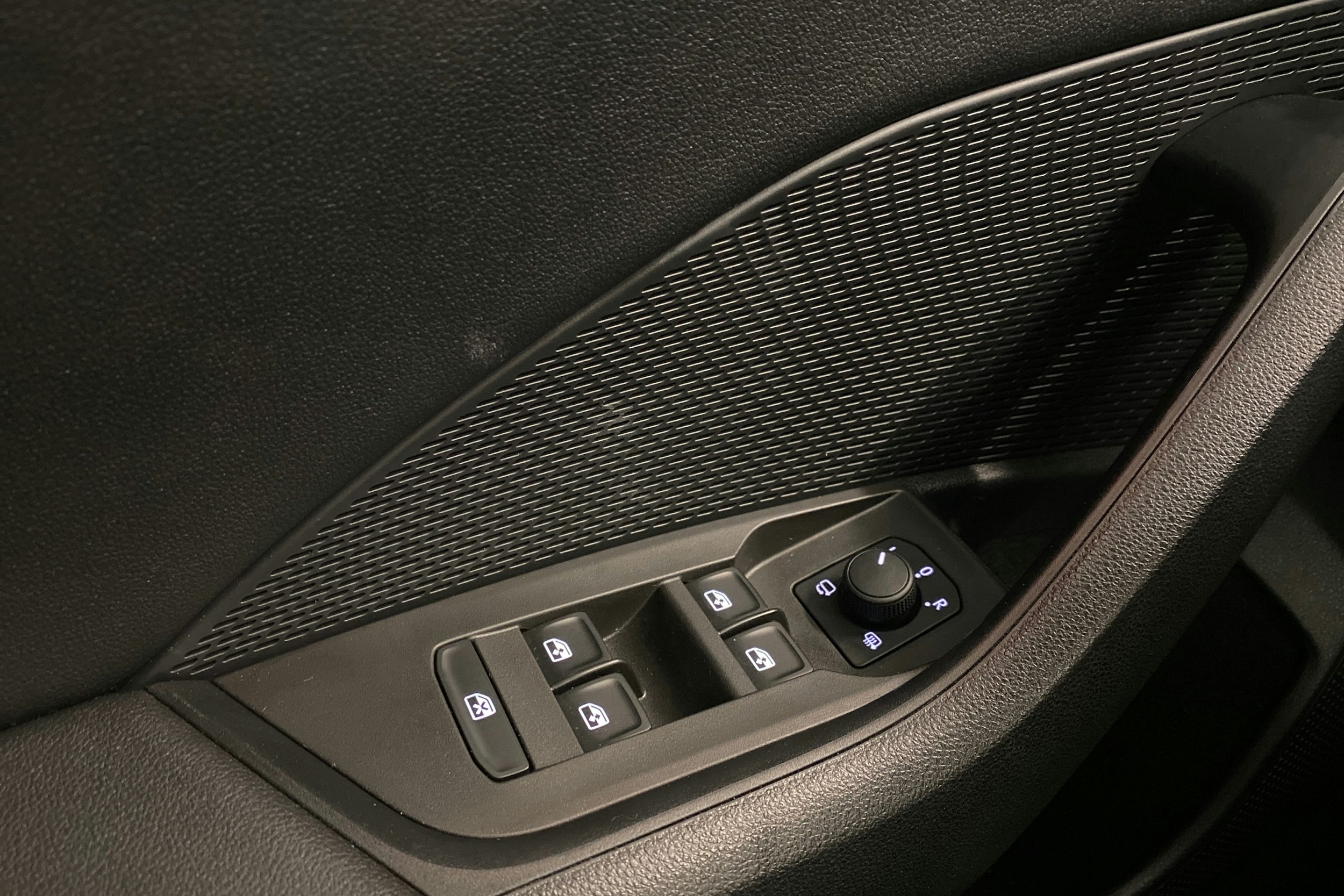 sininen Skoda Octavia 2022 kuva 19.