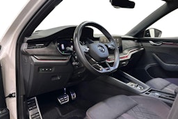 valkoinen Skoda Octavia 2022 kuva 7.