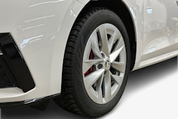 valkoinen Skoda Octavia 2022 kuva 11.