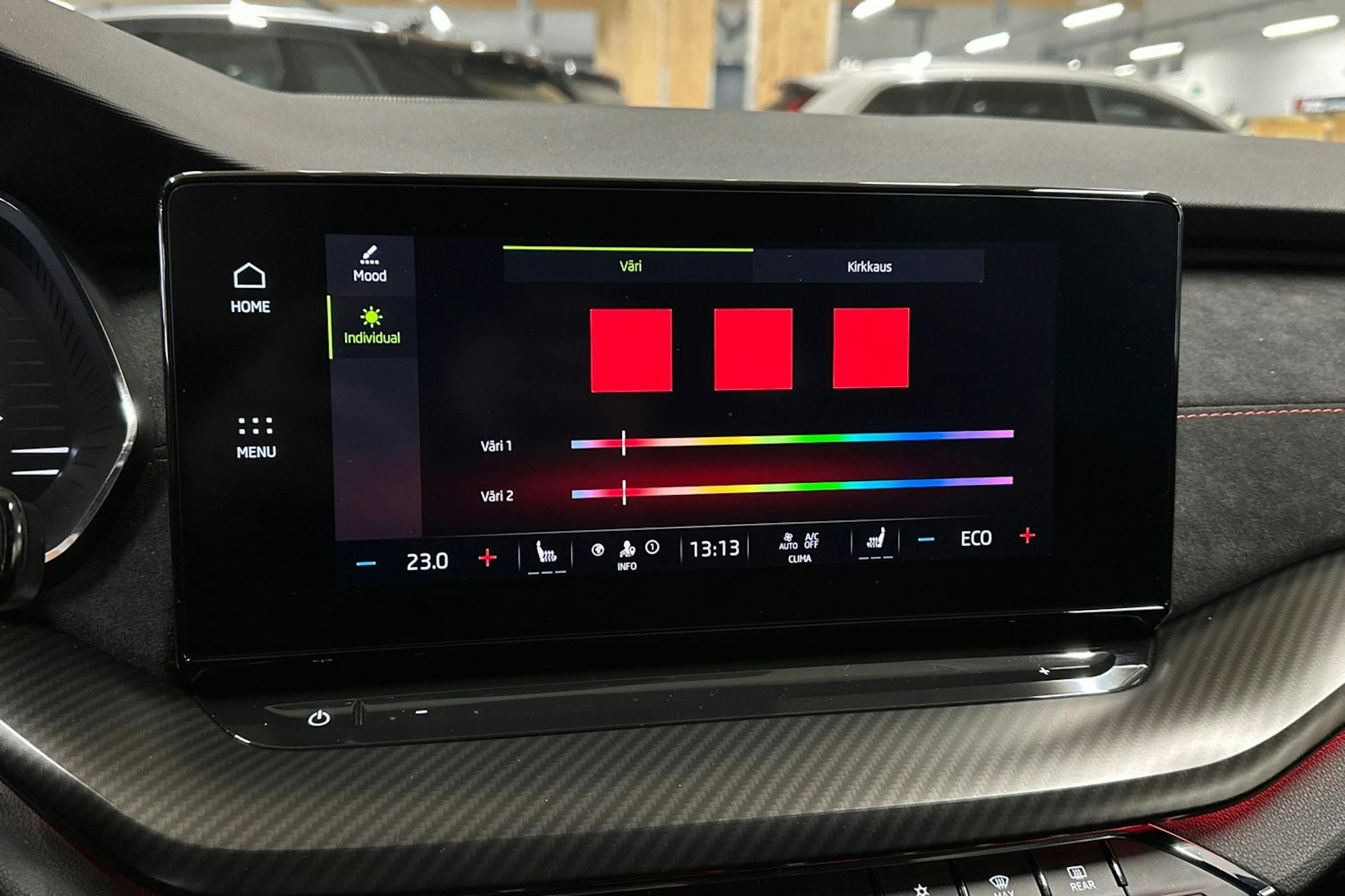 valkoinen Skoda Octavia 2022 kuva 19.