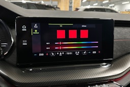 valkoinen Skoda Octavia 2022 kuva 19.