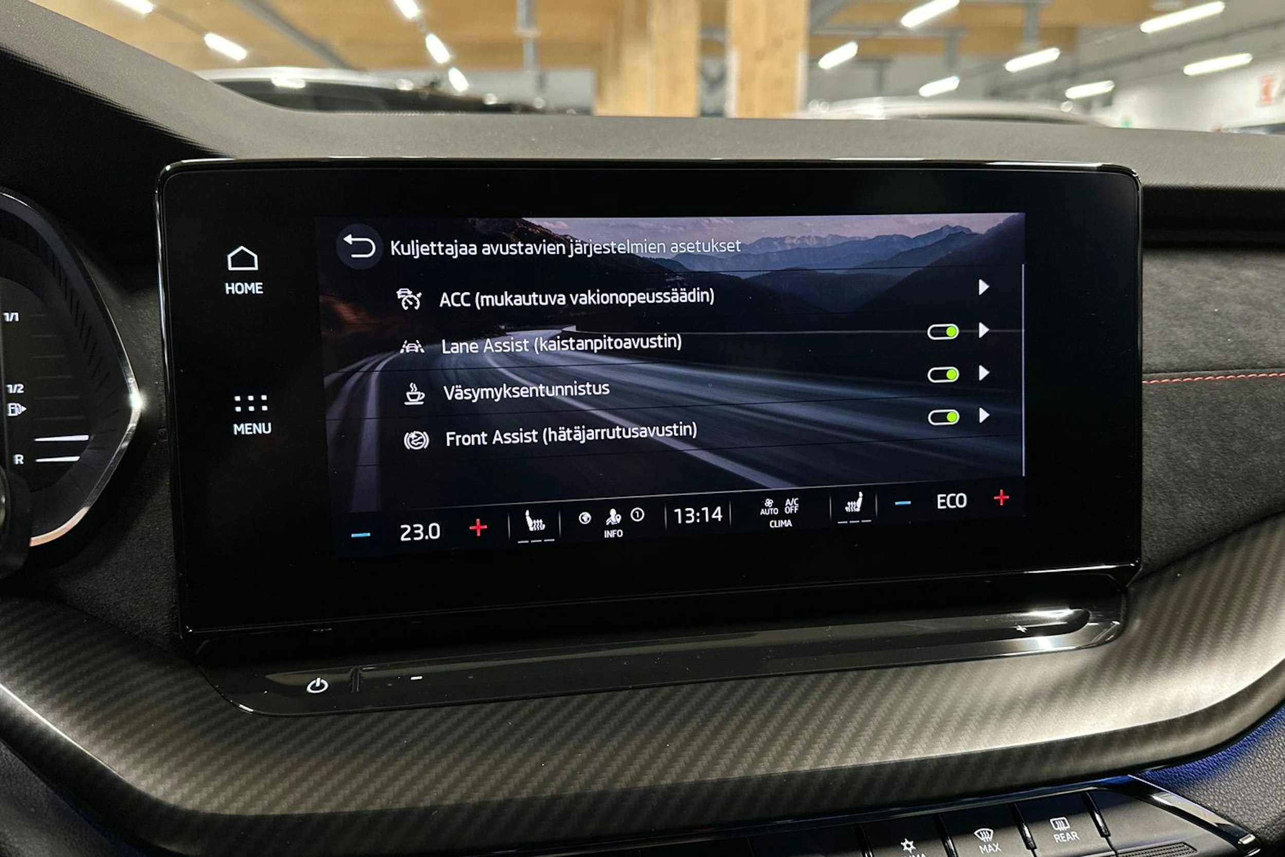 valkoinen Skoda Octavia 2022 kuva 20.