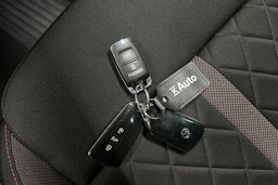 valkoinen Skoda Octavia 2022 kuva 23.