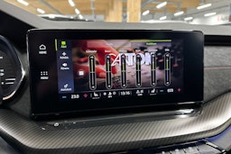 valkoinen Skoda Octavia 2022 kuva 25.