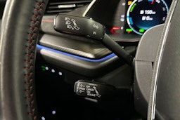 valkoinen Skoda Octavia 2022 kuva 27.