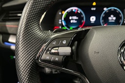 valkoinen Skoda Octavia 2022 kuva 29.