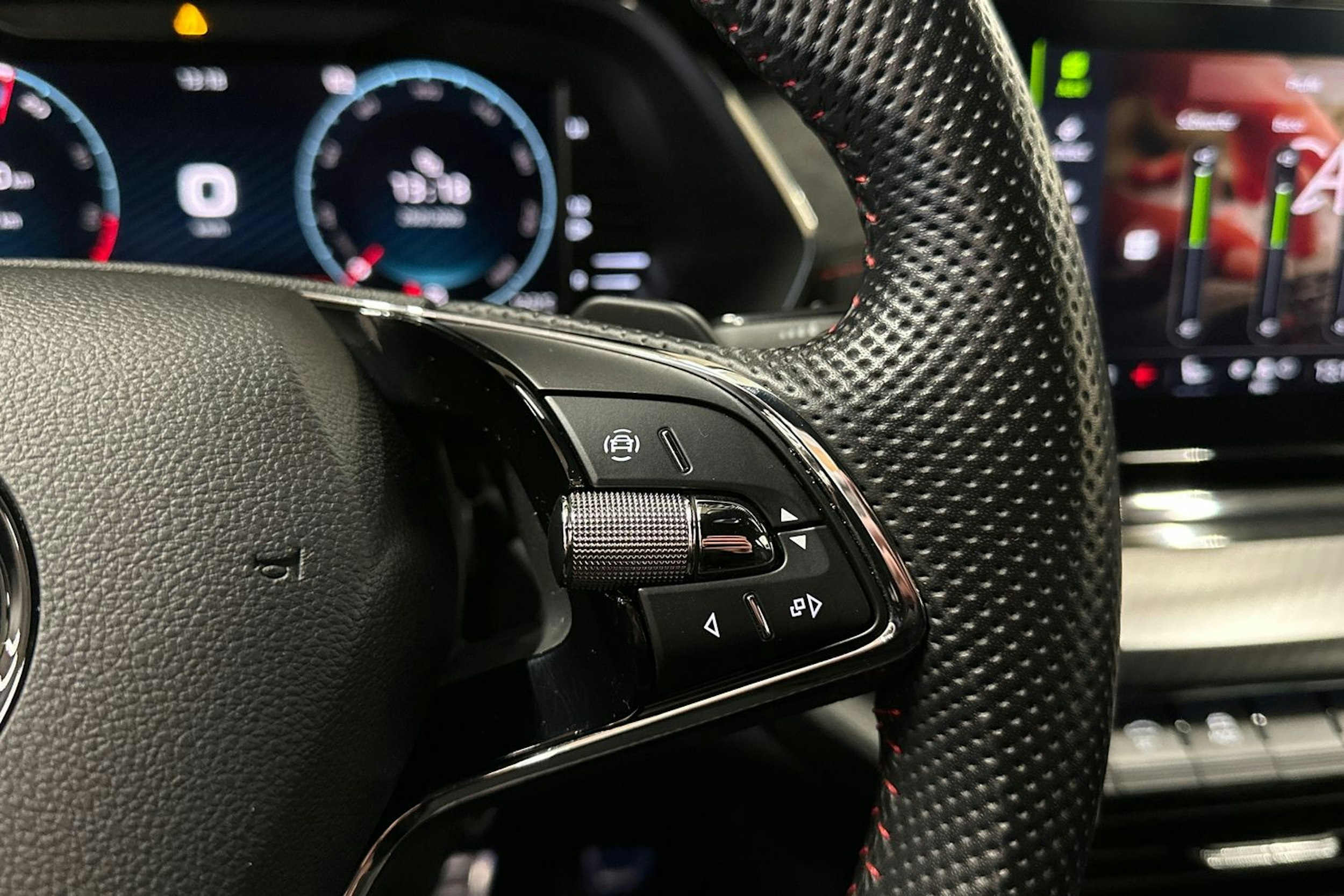 valkoinen Skoda Octavia 2022 kuva 30.