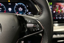 valkoinen Skoda Octavia 2022 kuva 30.