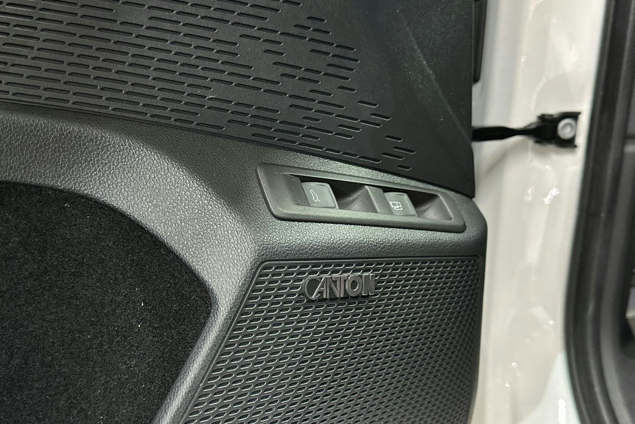 valkoinen Skoda Octavia 2022 kuva 33.