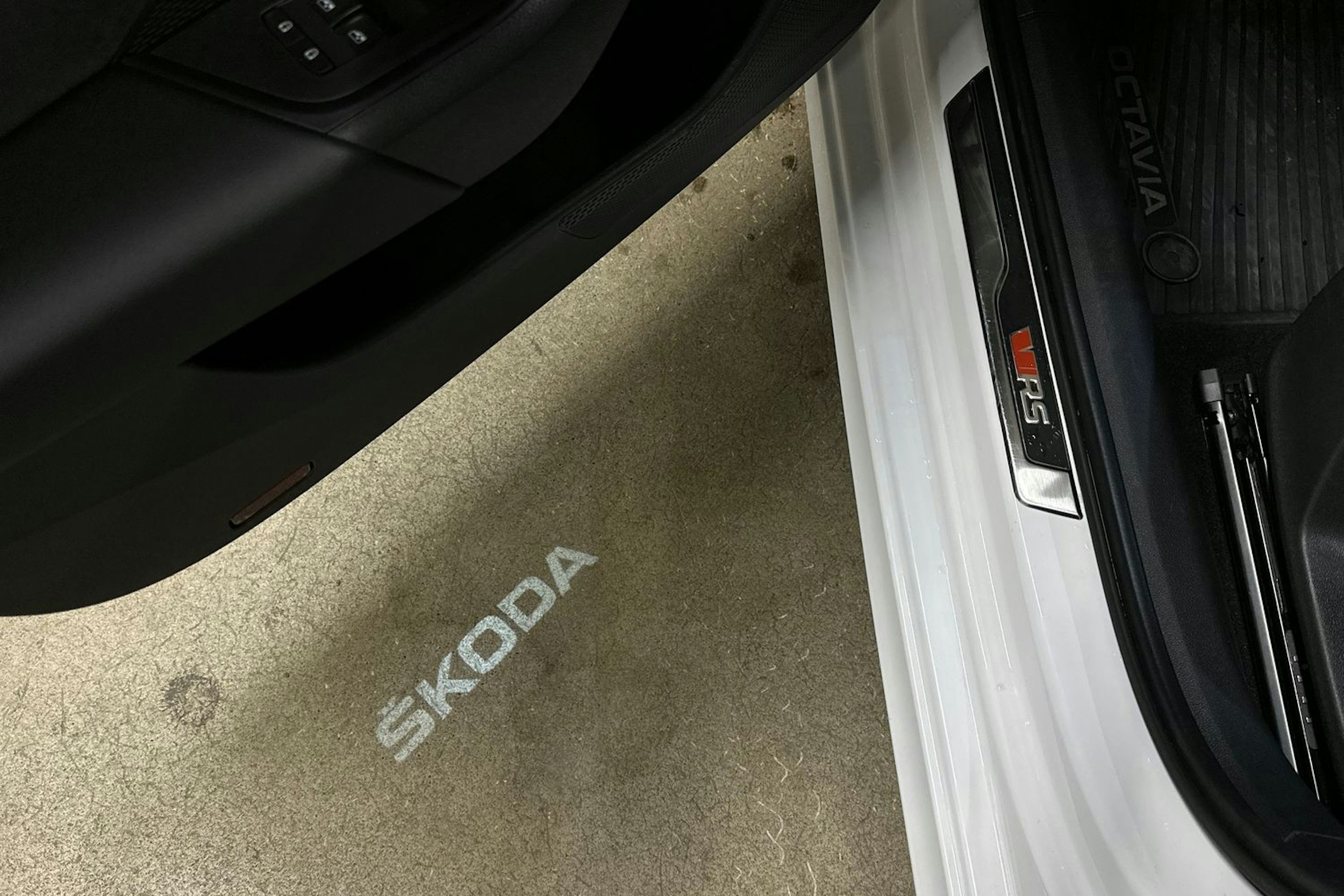 valkoinen Skoda Octavia 2022 kuva 34.