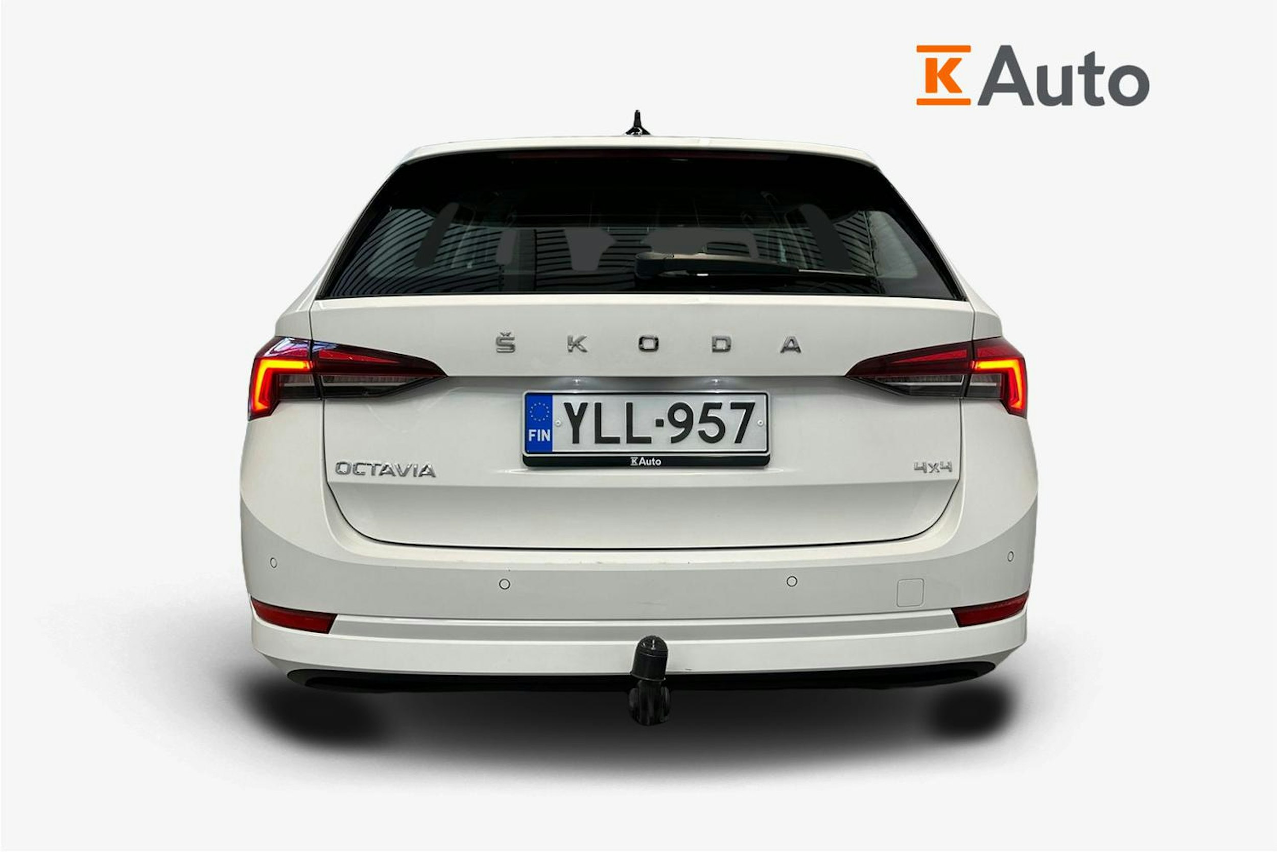 valkoinen Skoda Octavia 2022 kuva 3.