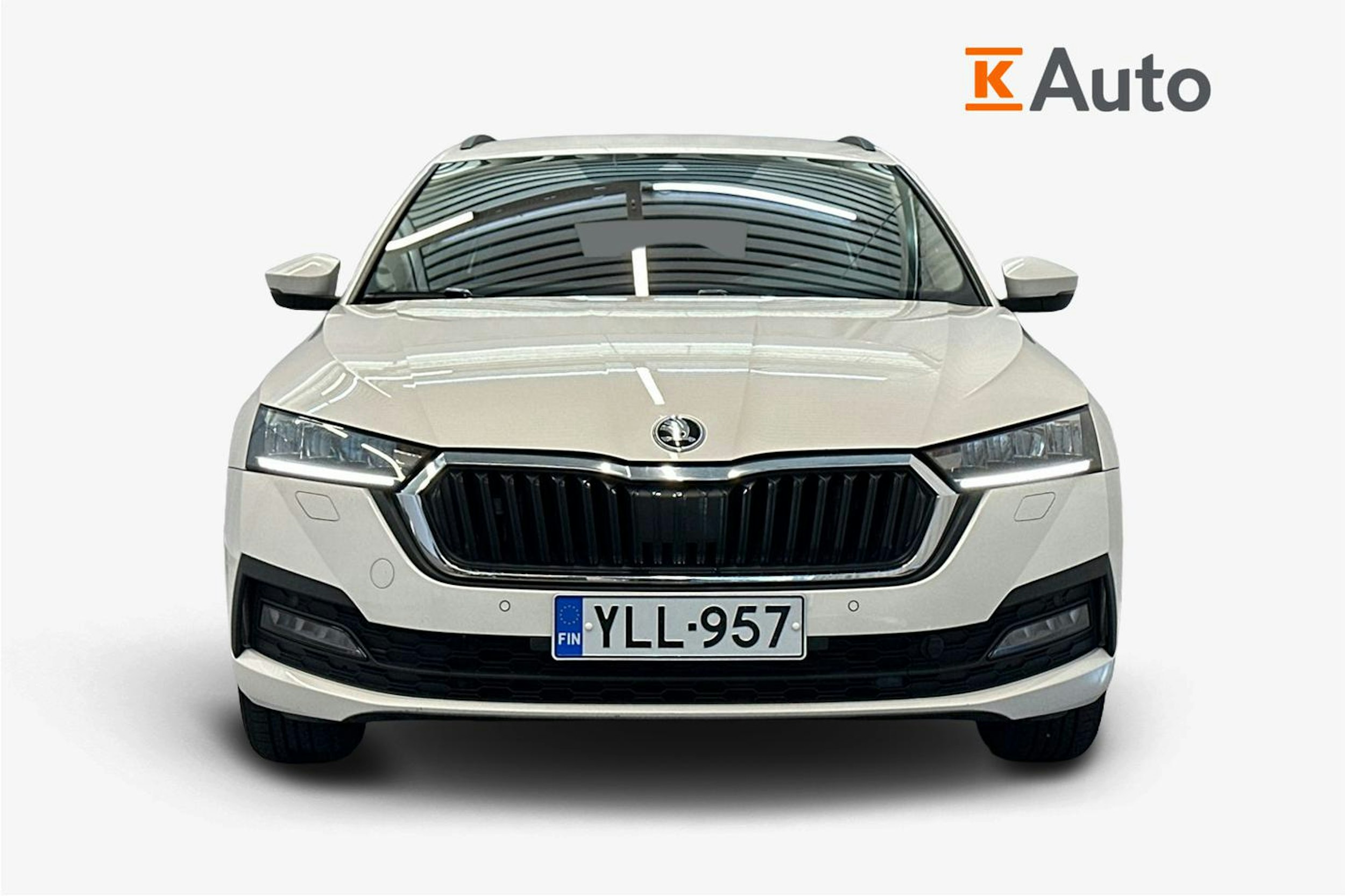 valkoinen Skoda Octavia 2022 kuva 5.