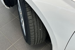 valkoinen Skoda Octavia 2022 kuva 13.