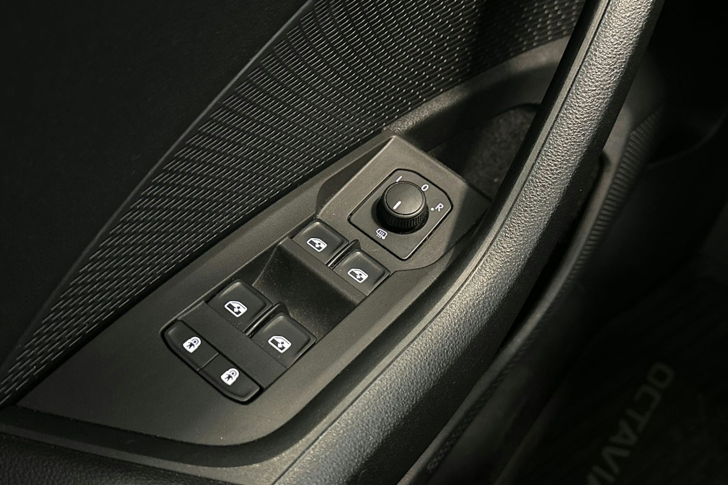 valkoinen Skoda Octavia 2022 kuva 17.