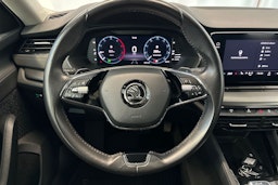 valkoinen Skoda Octavia 2022 kuva 19.
