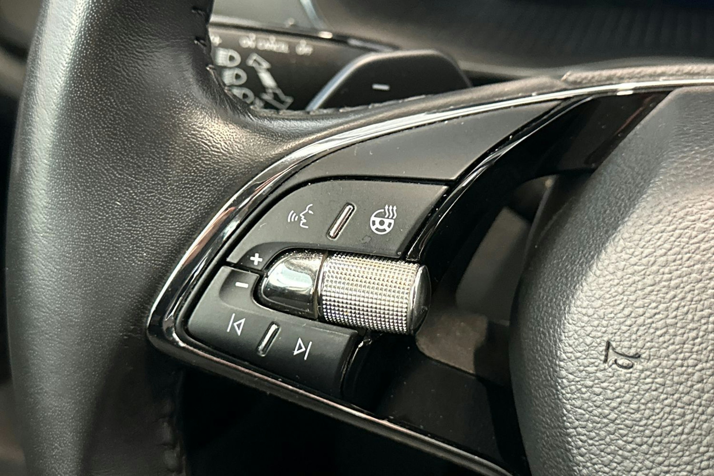 valkoinen Skoda Octavia 2022 kuva 20.