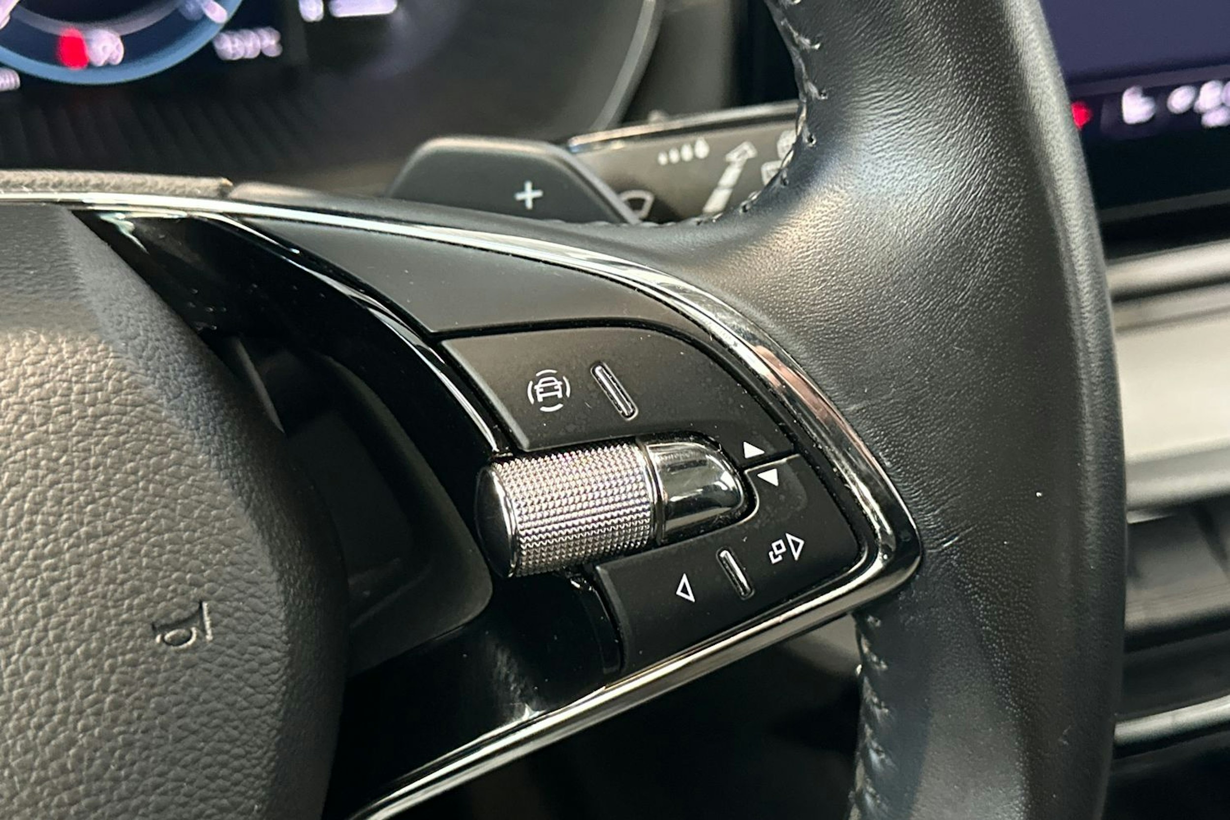 valkoinen Skoda Octavia 2022 kuva 21.